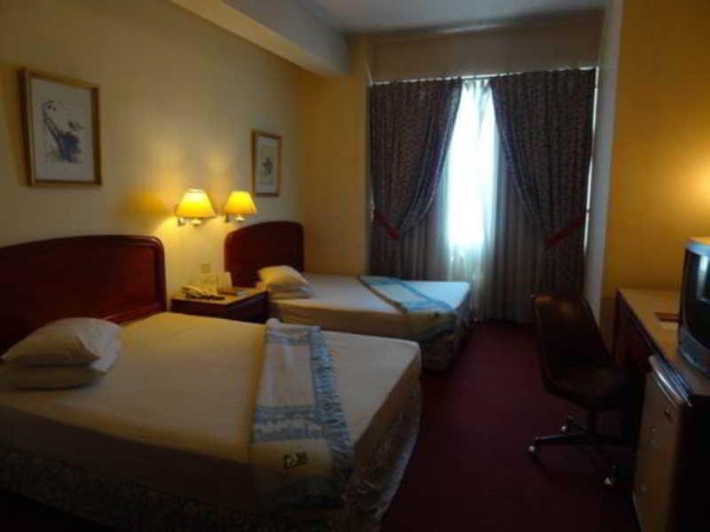 Great Eastern Hotel Makati Makati City Dış mekan fotoğraf
